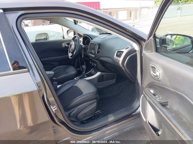 3C4NJCBB9JT166279 Jeep Compass Latitude Fwd