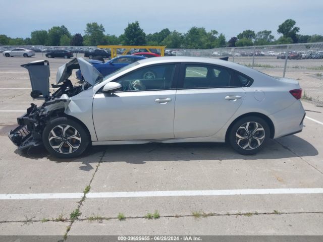 3KPF24ADXME267446 KIA Forte Lxs