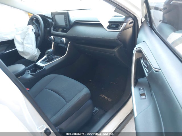 Toyota RAV4 LE 2019 JTMG1RFV8KJ010601 Image 5