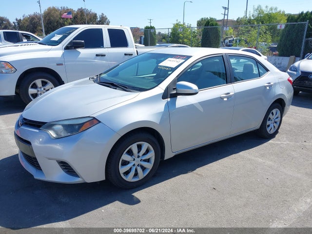 Toyota COROLLA LE 2016 5YFBURHE5GP491571 Image 2