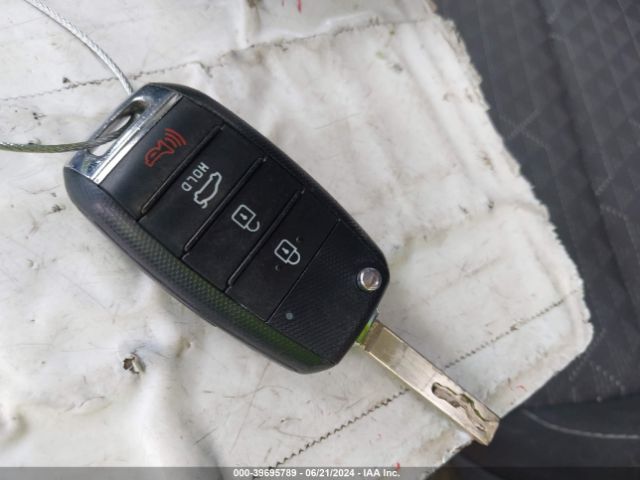 3KPA25AD6LE337300 KIA Rio 5-door S