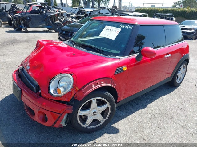 2008 MINI COOPER WMWMF33598TT67804 Photo 1