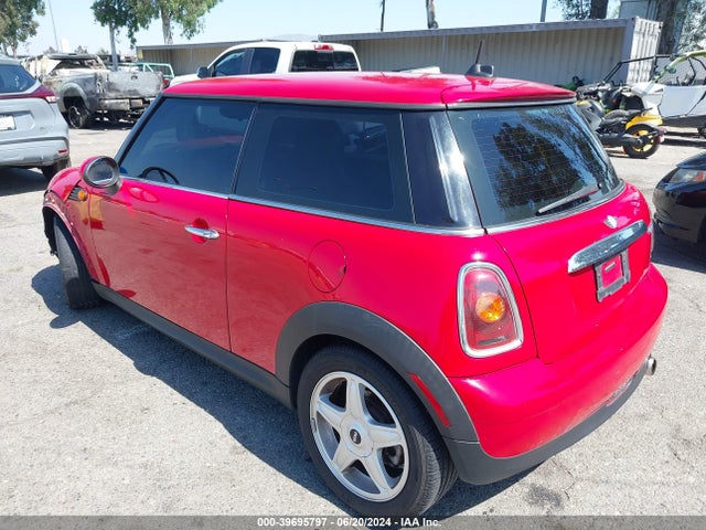 2008 MINI COOPER WMWMF33598TT67804 Photo 2