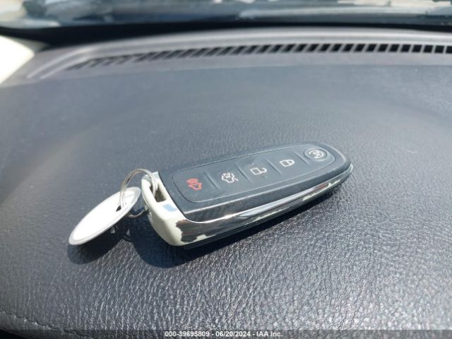 2LMHJ5FK6HBL00660 Lincoln MKT