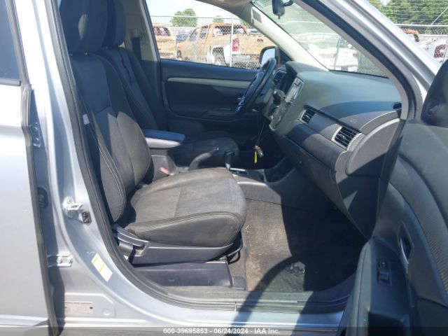 JA4AD3A38GZ020239 Mitsubishi Outlander Se