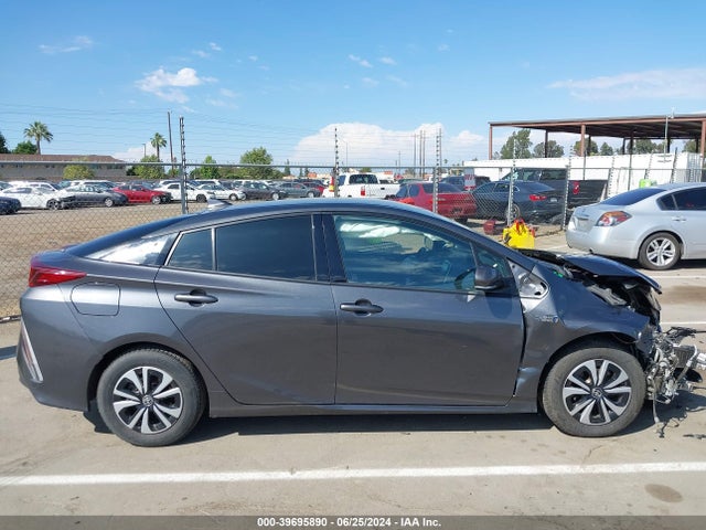 Toyota Prius Prime Premium 2018 JTDKARFP3J3084104 Image 13