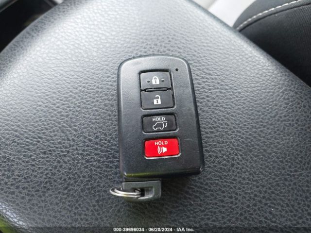 JTMRFREV0HJ164983 Toyota Rav4 Xle