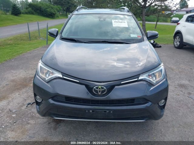 JTMRFREV0HJ164983 Toyota Rav4 Xle