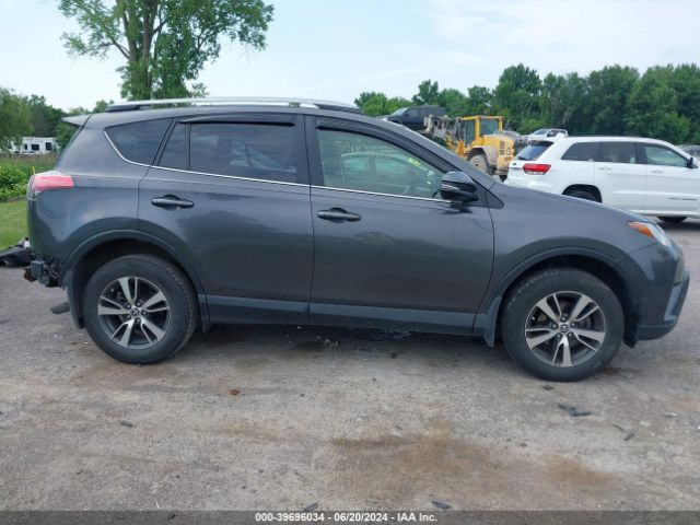 JTMRFREV0HJ164983 Toyota Rav4 Xle