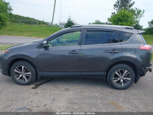 JTMRFREV0HJ164983 Toyota Rav4 Xle