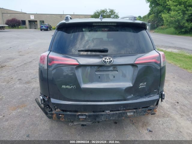 JTMRFREV0HJ164983 Toyota Rav4 Xle