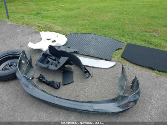 JTMRFREV0HJ164983 Toyota Rav4 Xle
