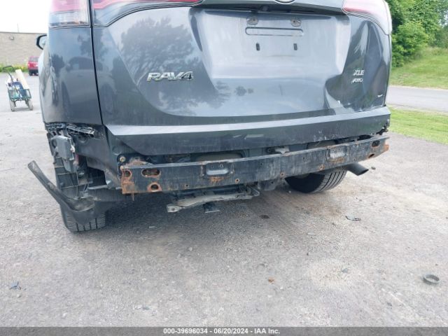 JTMRFREV0HJ164983 Toyota Rav4 Xle
