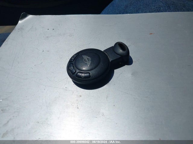 2008 MINI COOPER WMWMF33558TT62048 Photo 10