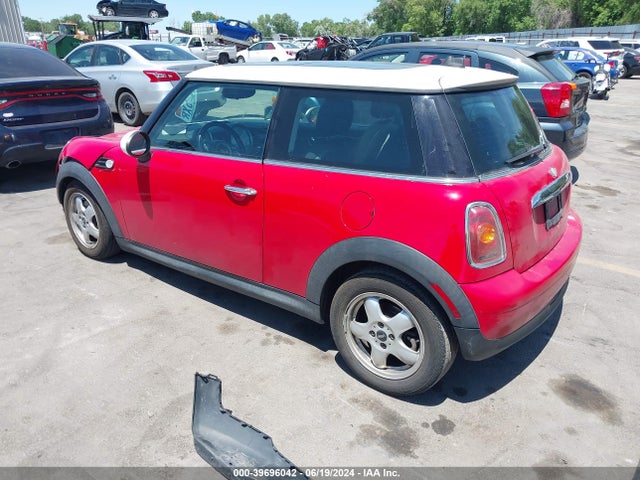 2008 MINI COOPER WMWMF33558TT62048 Photo 2