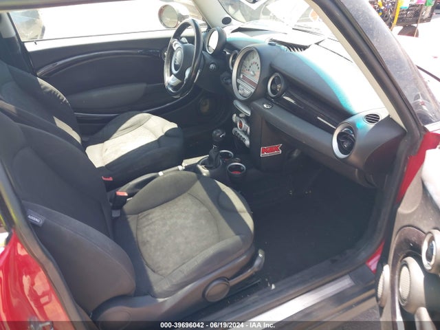 2008 MINI COOPER WMWMF33558TT62048 Photo 4