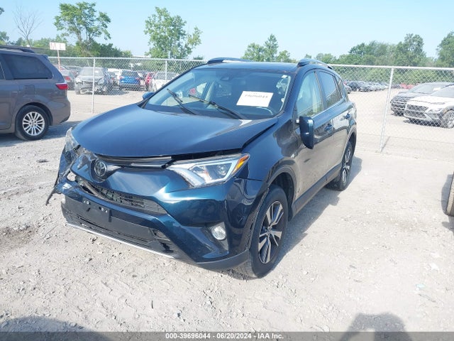 Toyota Rav4 Xle 2018 JTMRFREV4JJ740905 Image 2