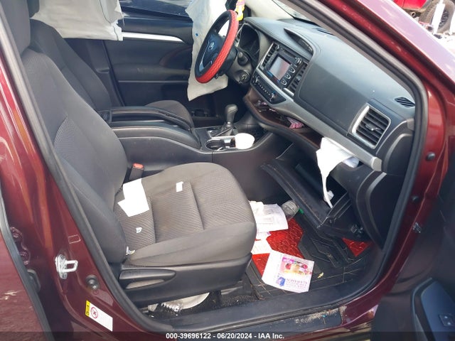 Toyota Highlander Le 2018 5TDZARFH8JS033719 Image 13
