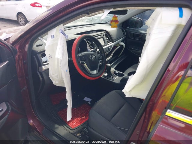 Toyota Highlander Le 2018 5TDZARFH8JS033719 Image 14