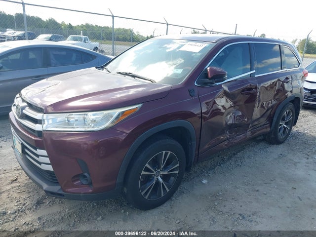 Toyota Highlander Le 2018 5TDZARFH8JS033719 Image 2