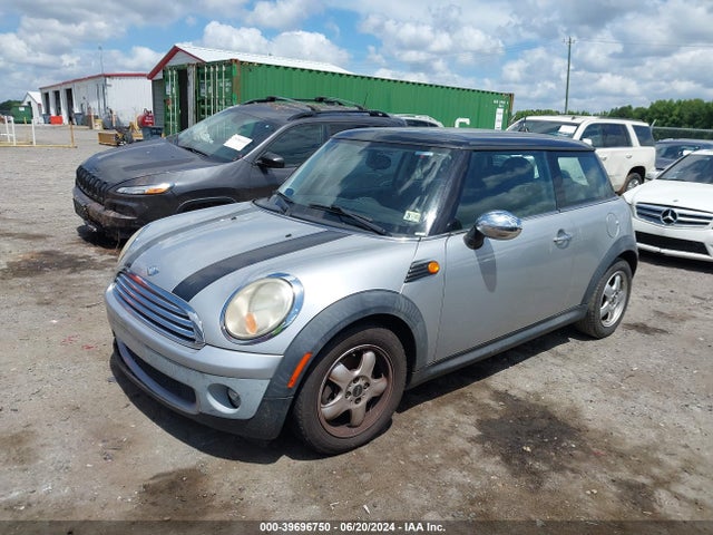 2010 MINI COOPER WMWMF3C56ATZ62566 Photo 1