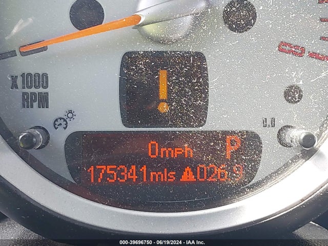 2010 MINI COOPER WMWMF3C56ATZ62566 Photo 6