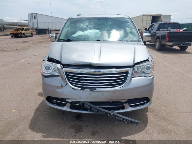 2C4RC1GG1GR113687 Chrysler Town & Country Limited Platinum