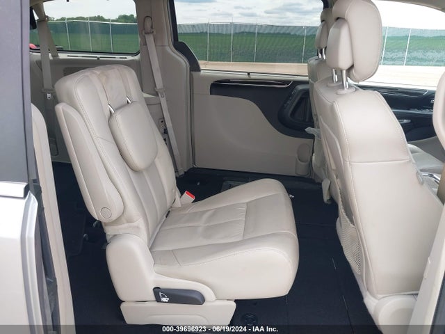 2C4RC1GG1GR113687 Chrysler Town & Country Limited Platinum