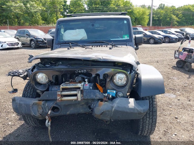 1C4BJWDGXHL747972 Jeep Wrangler Unlimited Sport 4x4