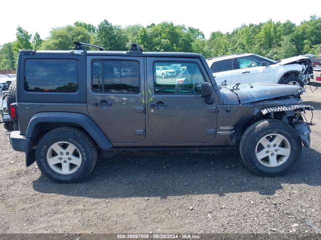 1C4BJWDGXHL747972 Jeep Wrangler Unlimited Sport 4x4