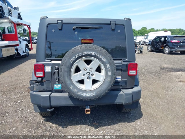 1C4BJWDGXHL747972 Jeep Wrangler Unlimited Sport 4x4