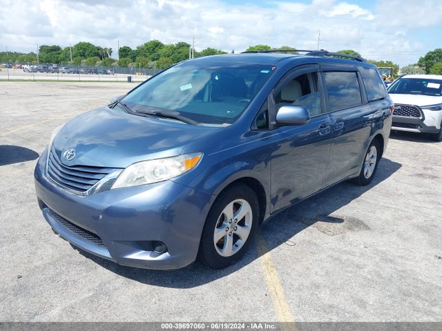 Toyota Sienna Le 8 Passenger 2015 5TDKK3DCXFS579206 Image 2
