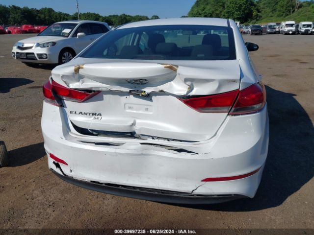 5NPD74LF2JH355776 Hyundai ELANTRA SE