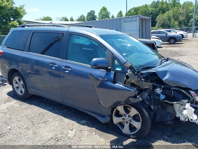 Toyota Sienna Le 8 Passenger 2015 5TDKK3DC4FS645829 Image 14