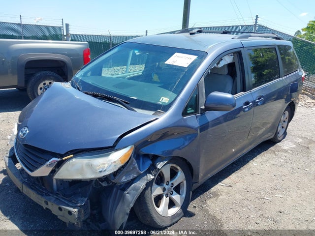 Toyota Sienna Le 8 Passenger 2015 5TDKK3DC4FS645829 Image 2