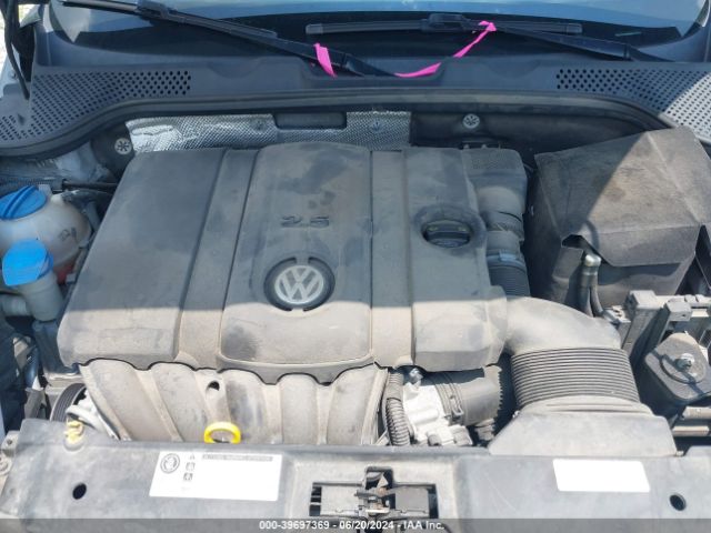 3VWJP7AT6EM631015 Volkswagen Beetle 2.5l
