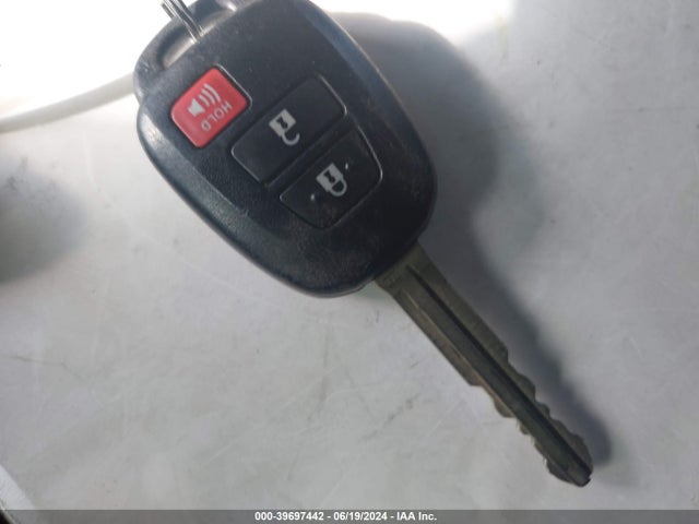Toyota RAV4 LE 2018 2T3ZFREV2JW480585 Image 11