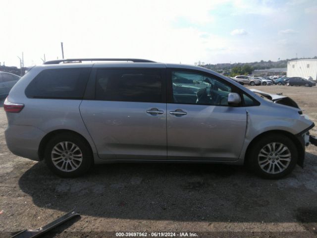 5TDYZ3DC6HS851436 Toyota Sienna Xle Premium 8 Passenger