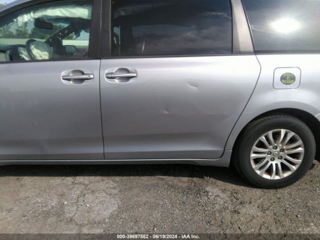 5TDYZ3DC6HS851436 Toyota Sienna Xle Premium 8 Passenger