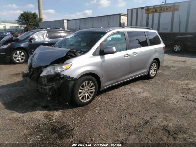 5TDYZ3DC6HS851436 Toyota Sienna Xle Premium 8 Passenger