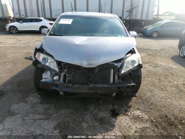 5TDYZ3DC6HS851436 Toyota Sienna Xle Premium 8 Passenger