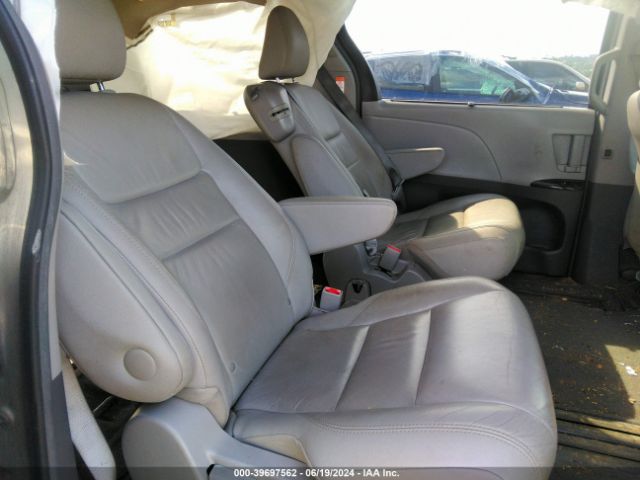 5TDYZ3DC6HS851436 Toyota Sienna Xle Premium 8 Passenger
