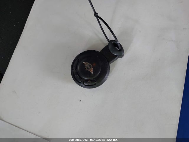 2011 MINI COOPER WMWSU3C51BTX95662 Photo 10