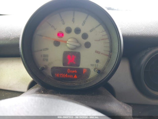 2011 MINI COOPER WMWSU3C51BTX95662 Photo 6