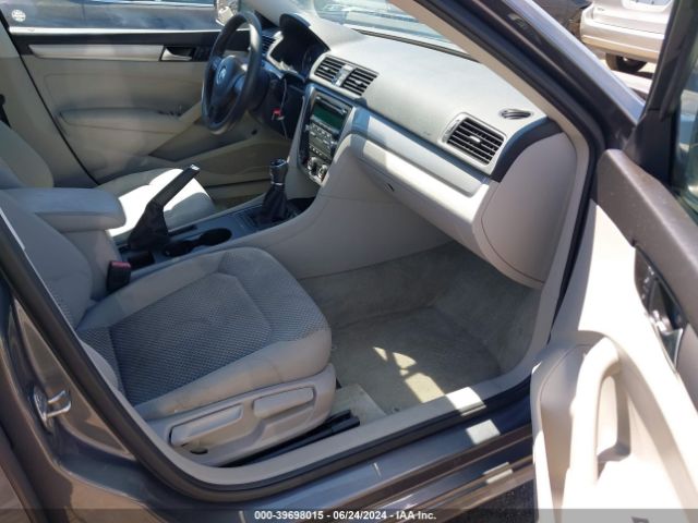 1VWAT7A34FC024626 Volkswagen Passat 1.8t S
