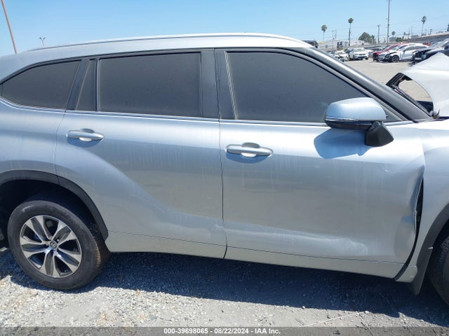 Toyota Highlander Xle 2023 5TDKDRAH3PS042627 Image 13