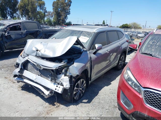 Toyota Highlander Xle 2023 5TDKDRAH3PS042627 Image 2