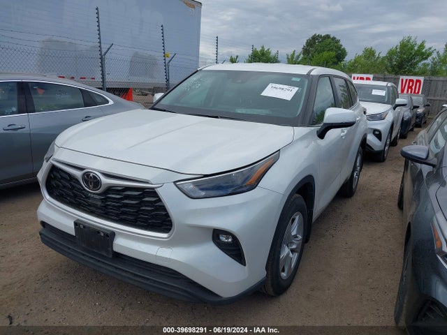 Toyota Highlander Le 2024 5TDKDRBH1RS533859 Image 2