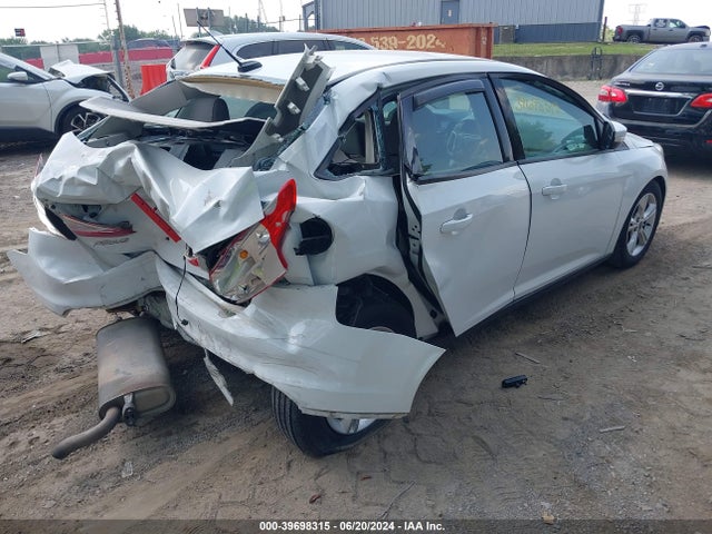 Ford FOCUS SE 2014 1FADP3F2XEL171793 Image 4