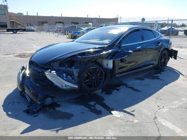 Tesla Model S 60/70/85 2015 5YJSA1E1XFF112439 Image 2